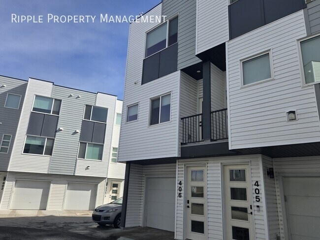 Building Photo - MODERN & SPACIOUS 2 BEDS, 2.5 BATHS TOWNHOUSE | PRIME PANORAMA HILLS LOCATION
