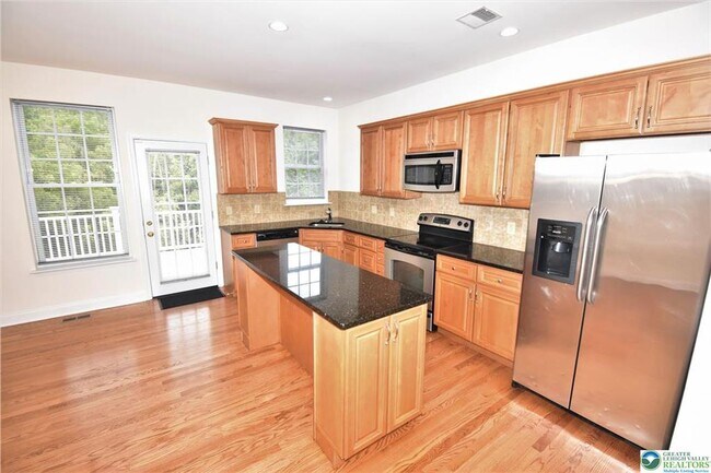 Foto del edificio - 101 Highlands Blvd