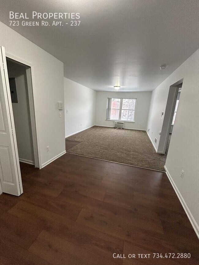 Building Photo - 723 Green Rd