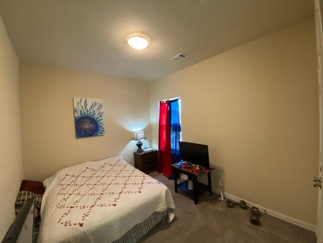 Foto del edificio - 4901 Oak Creek Ln.