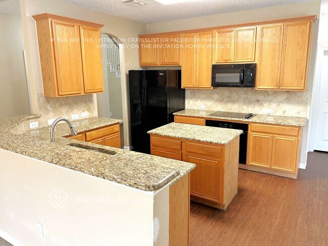 Building Photo - 7997 Greenvalley Ln