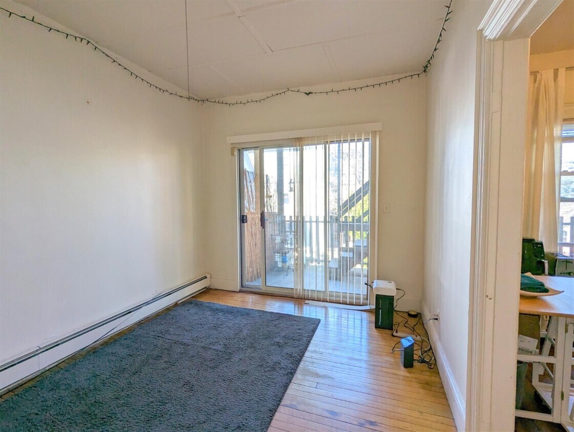 Primary Photo - 6 Evergreen Sq
