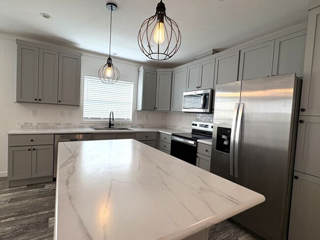 Building Photo - 34822 Minnow Ln