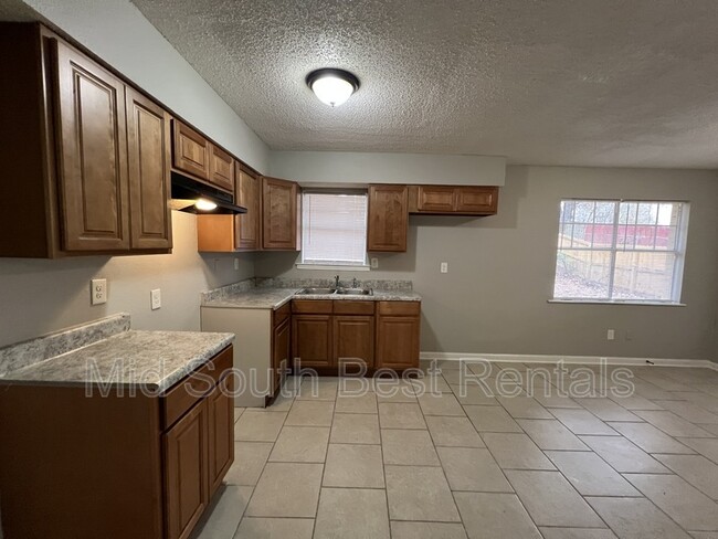 Building Photo - 5366 Beaverton Dr