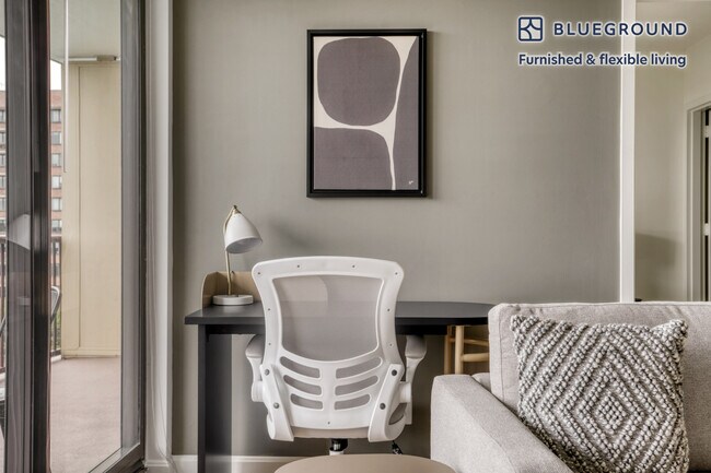 Foto del edificio - 1801 Crystal Dr