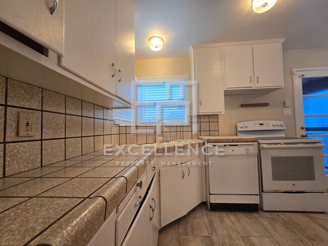 Foto del edificio - 3/1 Home on Spacious Lot With New Windows/...