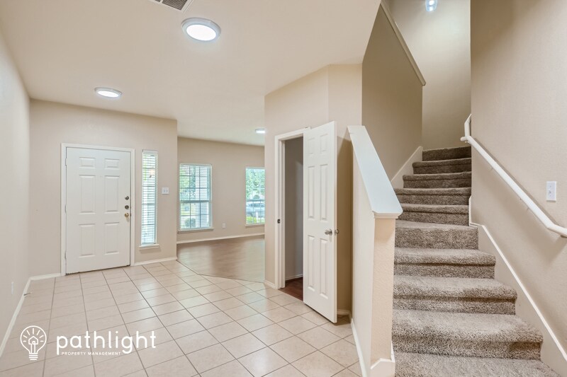 Foto principal - 9853 Old Field Dr
