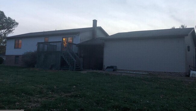 Building Photo - 315 Redwood Ct