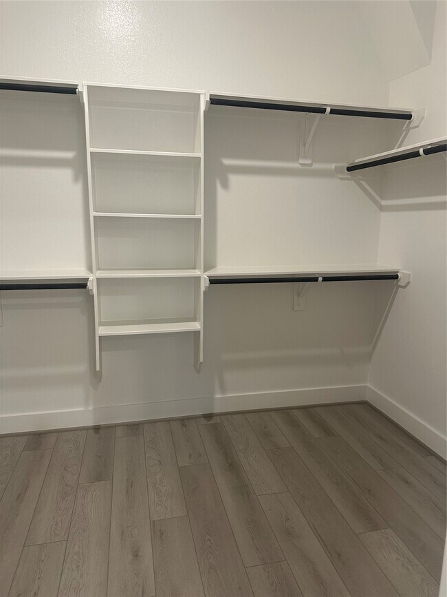 Foto del edificio - 7102 Carriage Lgt Dr