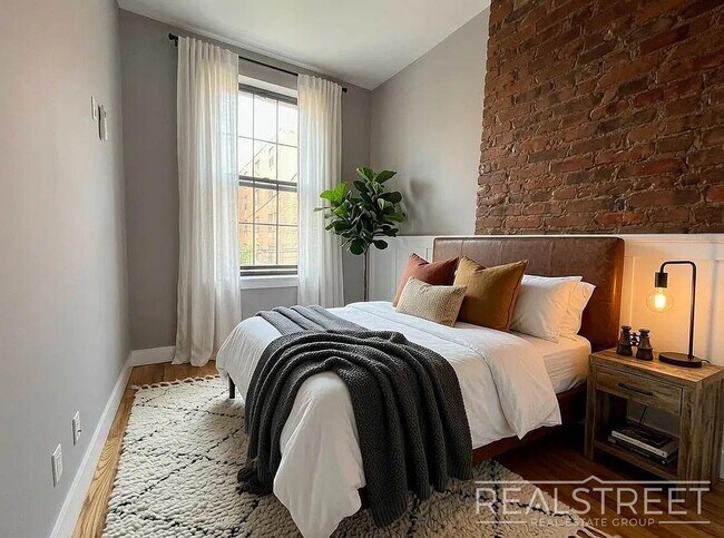 Foto del edificio - Renovated 3 Bed / 2 Bath Apartment Near the L Train in Prime East Williamsburg