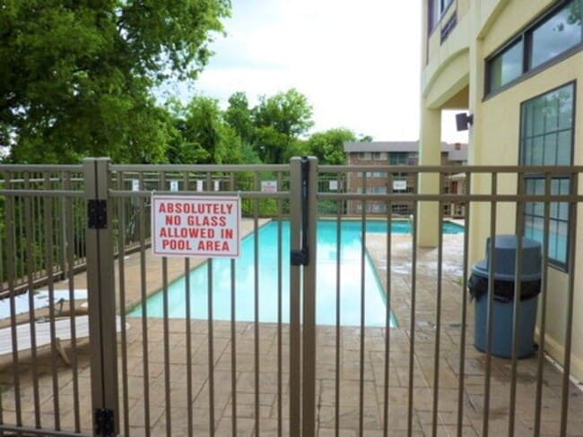 Building Photo - University Towers #318 - Bright and open studio with in-unit kitchen & bath available JUNE 2026!