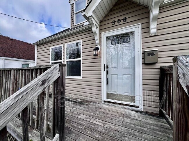 Building Photo - 306 E Leicester Ave
