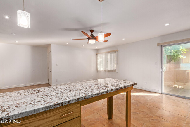 Building Photo - 5525 Thomas Rd
