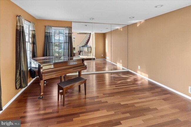 Building Photo - 7 Redwood Ct