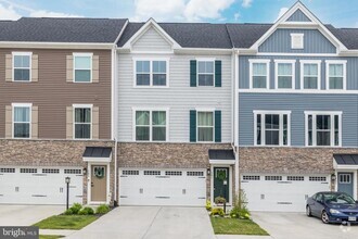 Building Photo - 105 Burkwood Ter