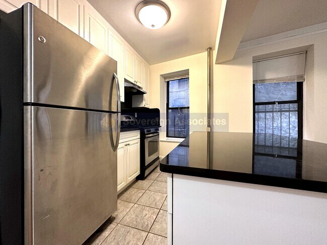 Foto del edificio - 105 Pinehurst Avenue