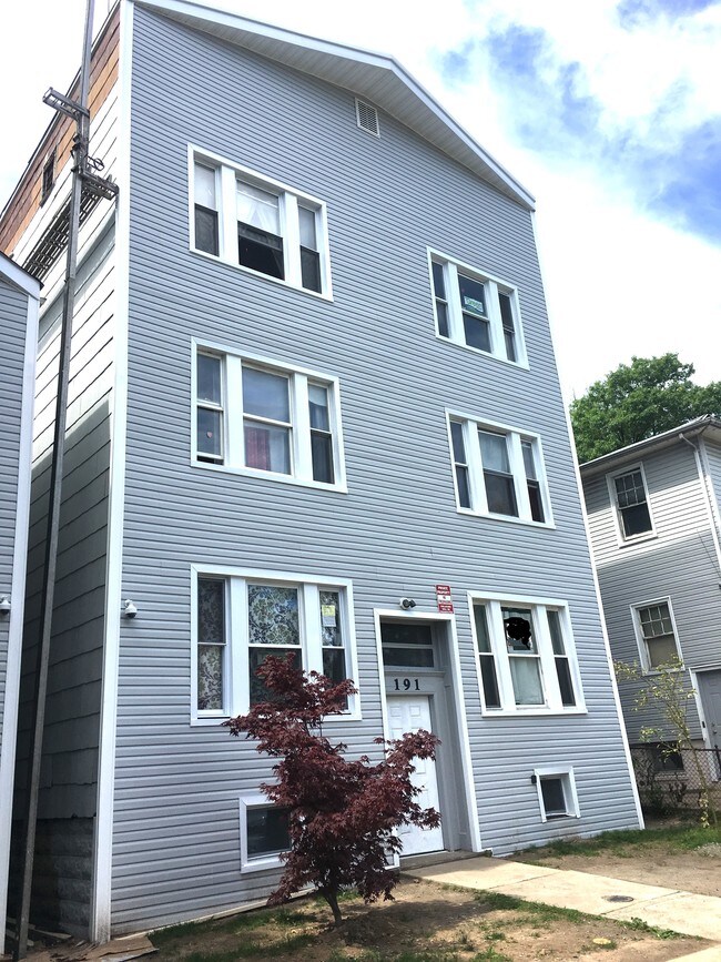 Foto del edificio - 189-191 Elmwood Ave