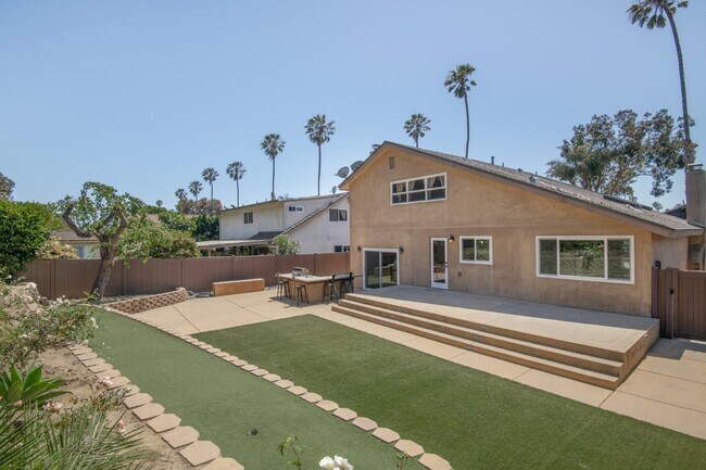 Building Photo - Stunning 4-Bedroom, 3-Bath Ventura Keys Re...