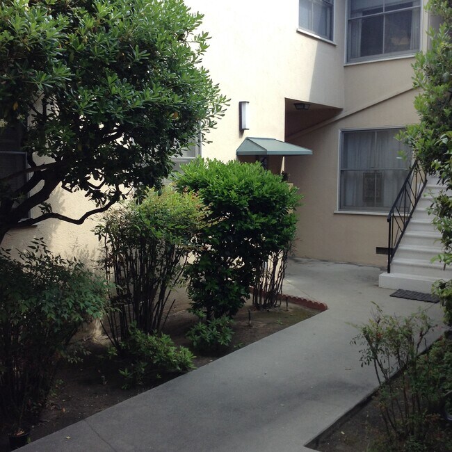 Building Photo - 5005 Whitsett Ave