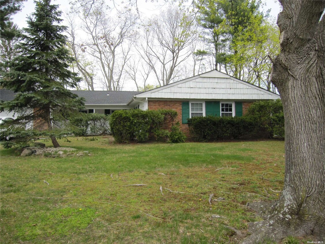 15 Botany Ln, Stony Brook, NY 11790 House Rental in Stony Brook, NY