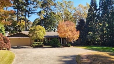 Building Photo - 4615 Mystic Dr NE