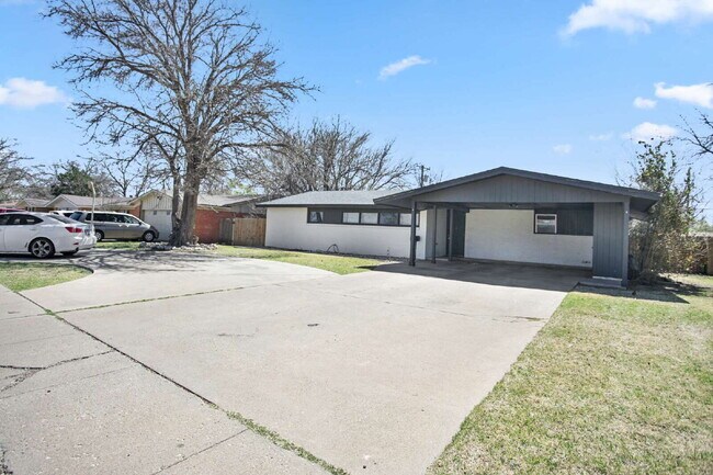 Foto del edificio - Remodeled 4-Bedroom for August 2026 Move in