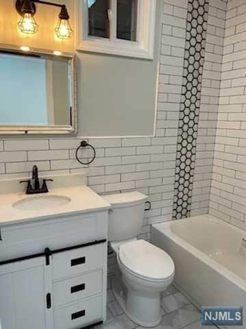 Building Photo - 56 Highwood Terrace