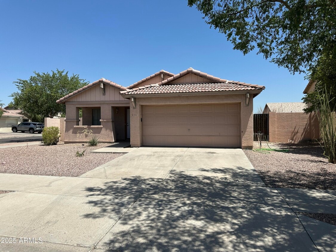 Primary Photo - 1832 W Lydia Ln