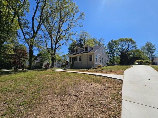 Building Photo - 1120 Morningside Dr