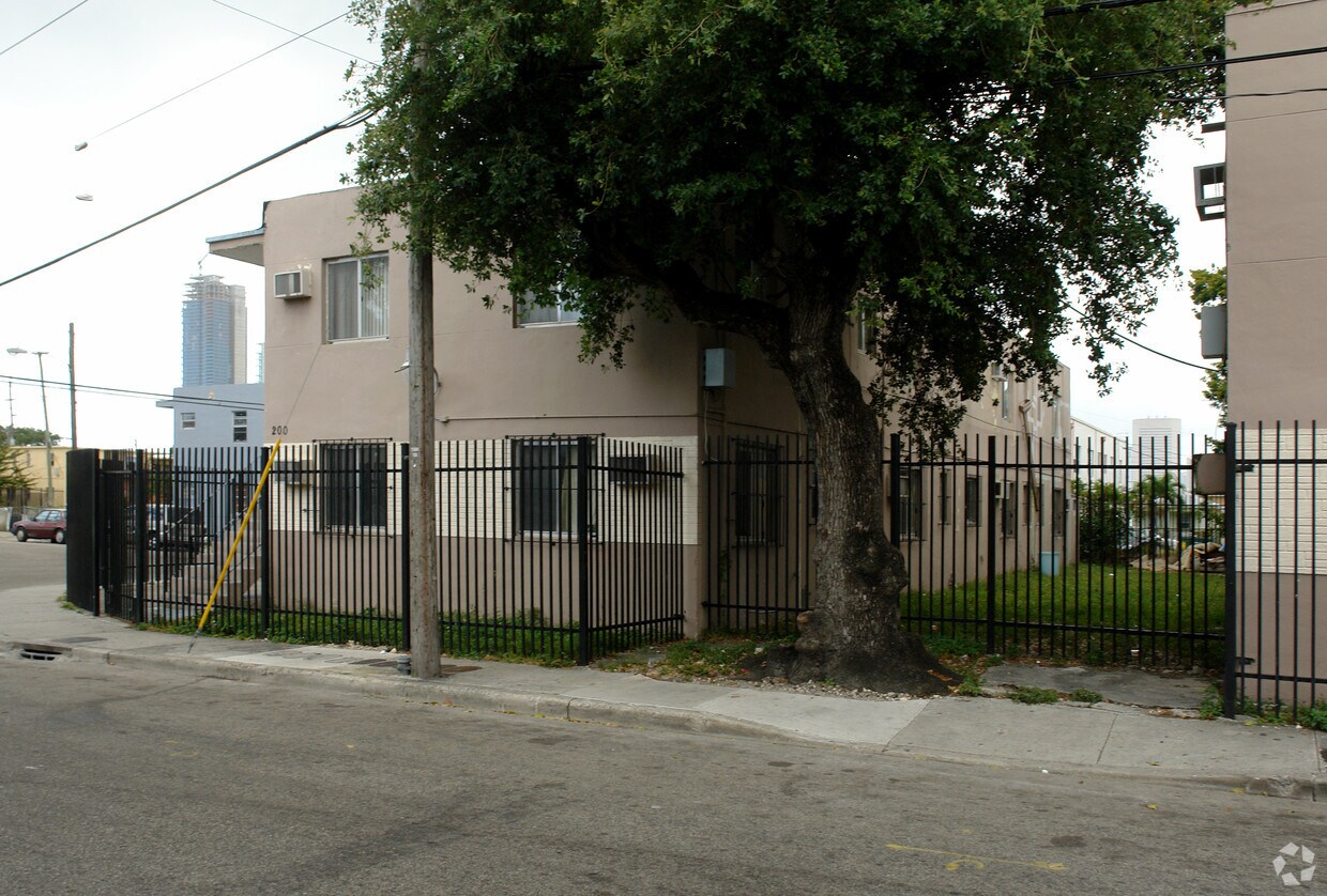 Building Photo - 200-210 NW 17th St