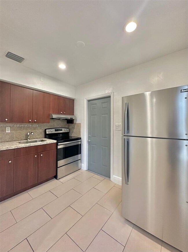Building Photo - 5510 NW Miami Pl