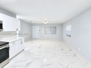 Building Photo - 1529 SW 22nd St