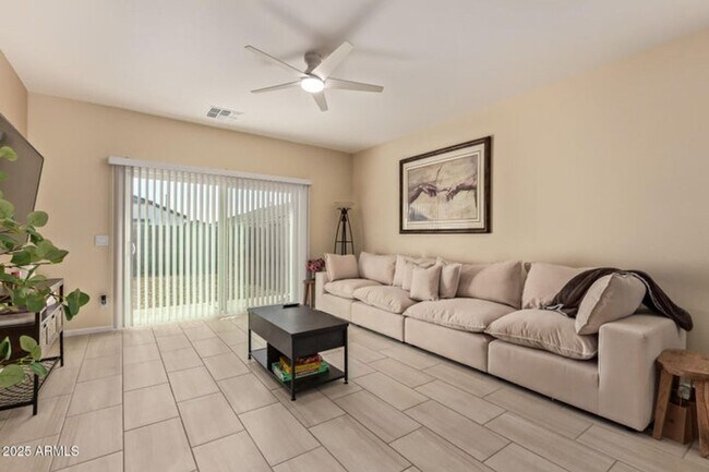 Foto del edificio - 25443 W Graham Trl