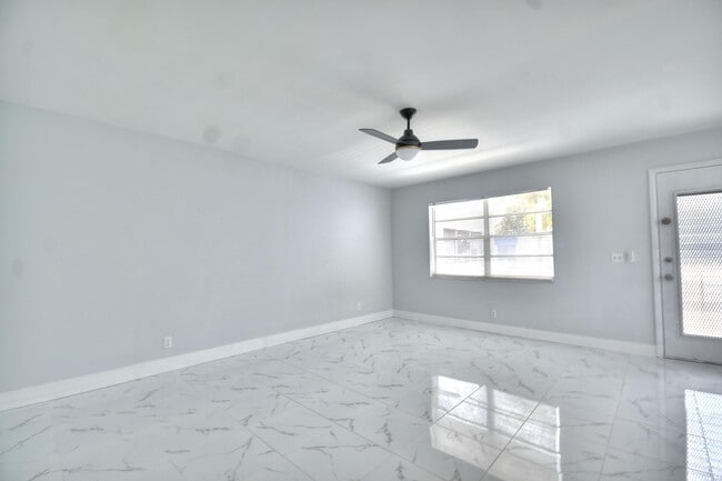 Building Photo - 137 Normandy Ln
