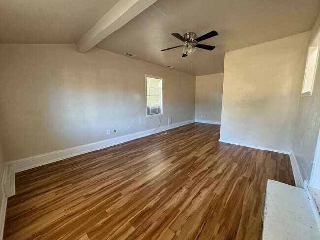 Foto del edificio - 1808 N Gray St