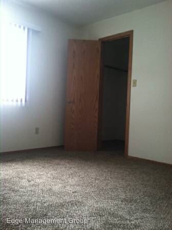 Building Photo - 1621 Carriage Hill Dr