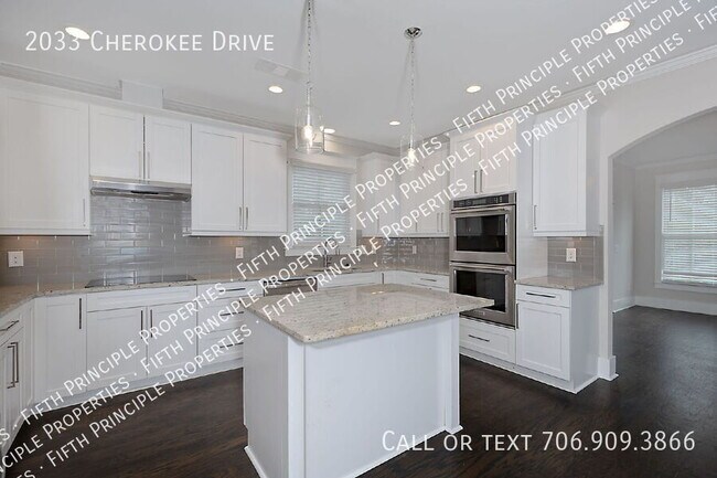 Building Photo - 2033 Cherokee Dr