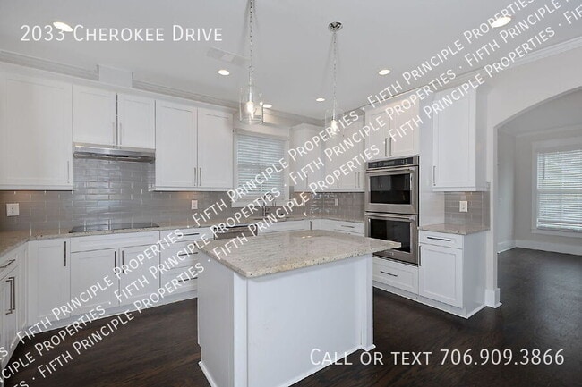 Foto del edificio - 2033 Cherokee Dr