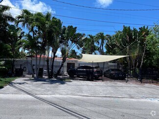 Building Photo - 1501 Calais Dr