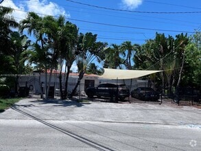 Building Photo - 1501 Calais Dr