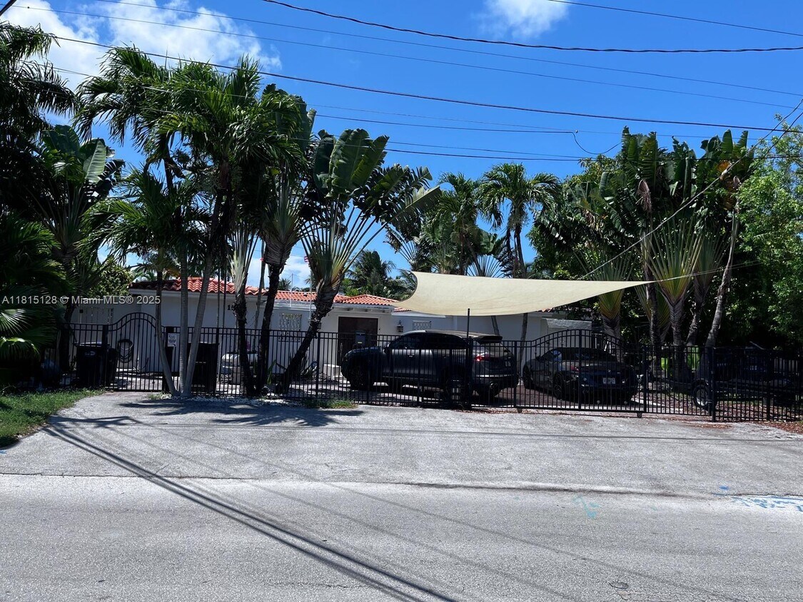Primary Photo - 1501 Calais Dr