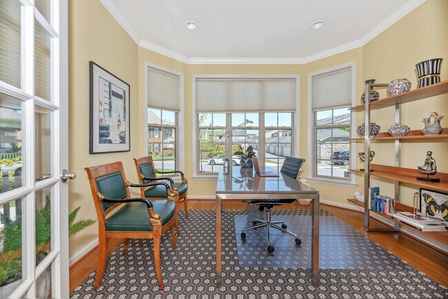 Oficina en la parte delantera de la casa. - 2507 Mill Race Rd