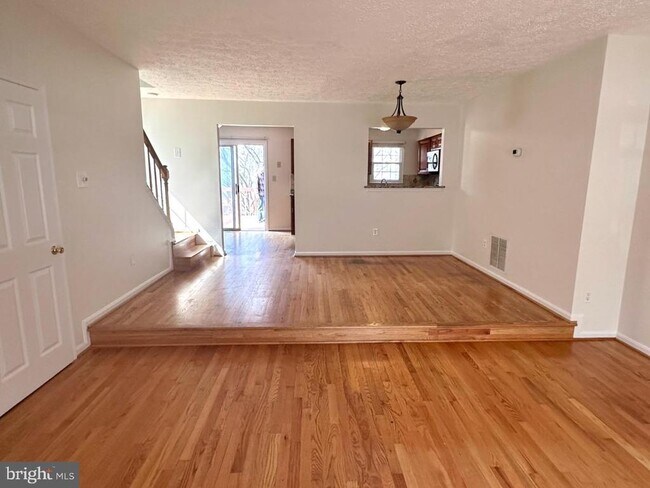 Foto del edificio - 898 Bayridge Dr