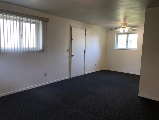 Foto del edificio - 331 NW Cleveland St