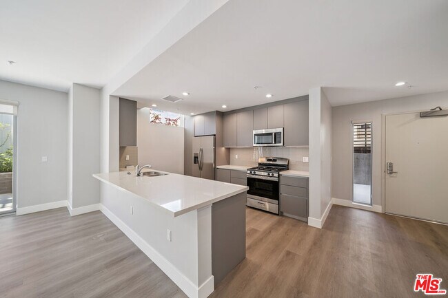 Foto del edificio - 1223 Hayworth Ave