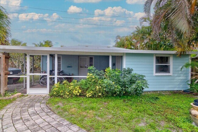 Building Photo - 866 SW 29th Terrace