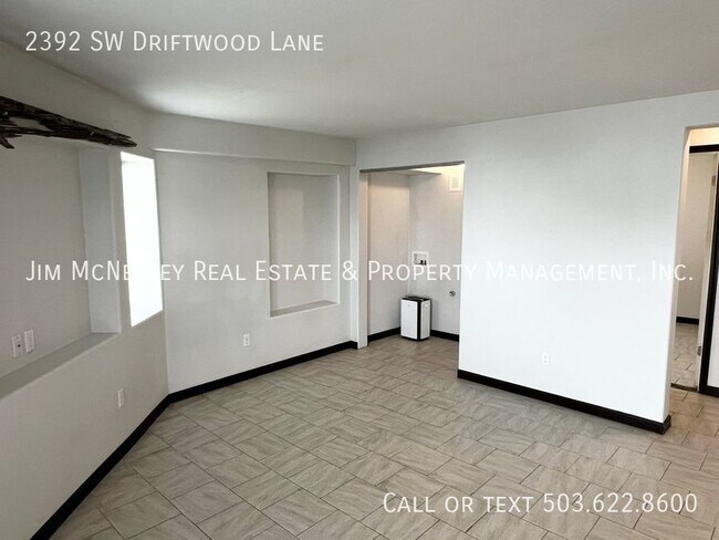 Building Photo - Super Clean 2 Bedroom Above Olivia Beach W...
