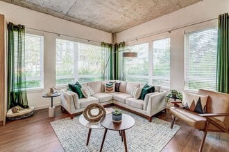 Building Photo - Parkside Esterra Park