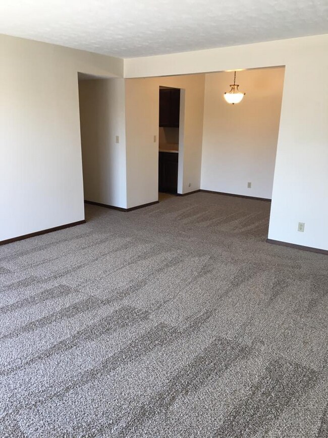 Building Photo - 3021 W Stolley Park Rd