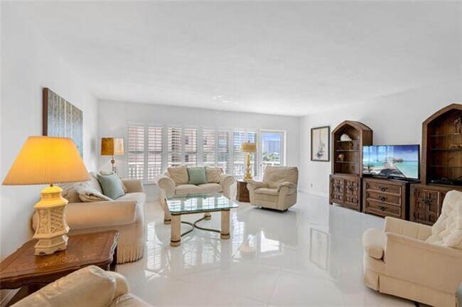 Building Photo - 3850 Galt Ocean Dr